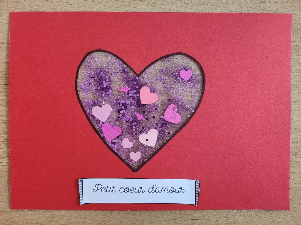 Activité créative : Le cœur pailleté – Un bricolage de Saint-Valentin adapté aux tout-petits ❤️ 5