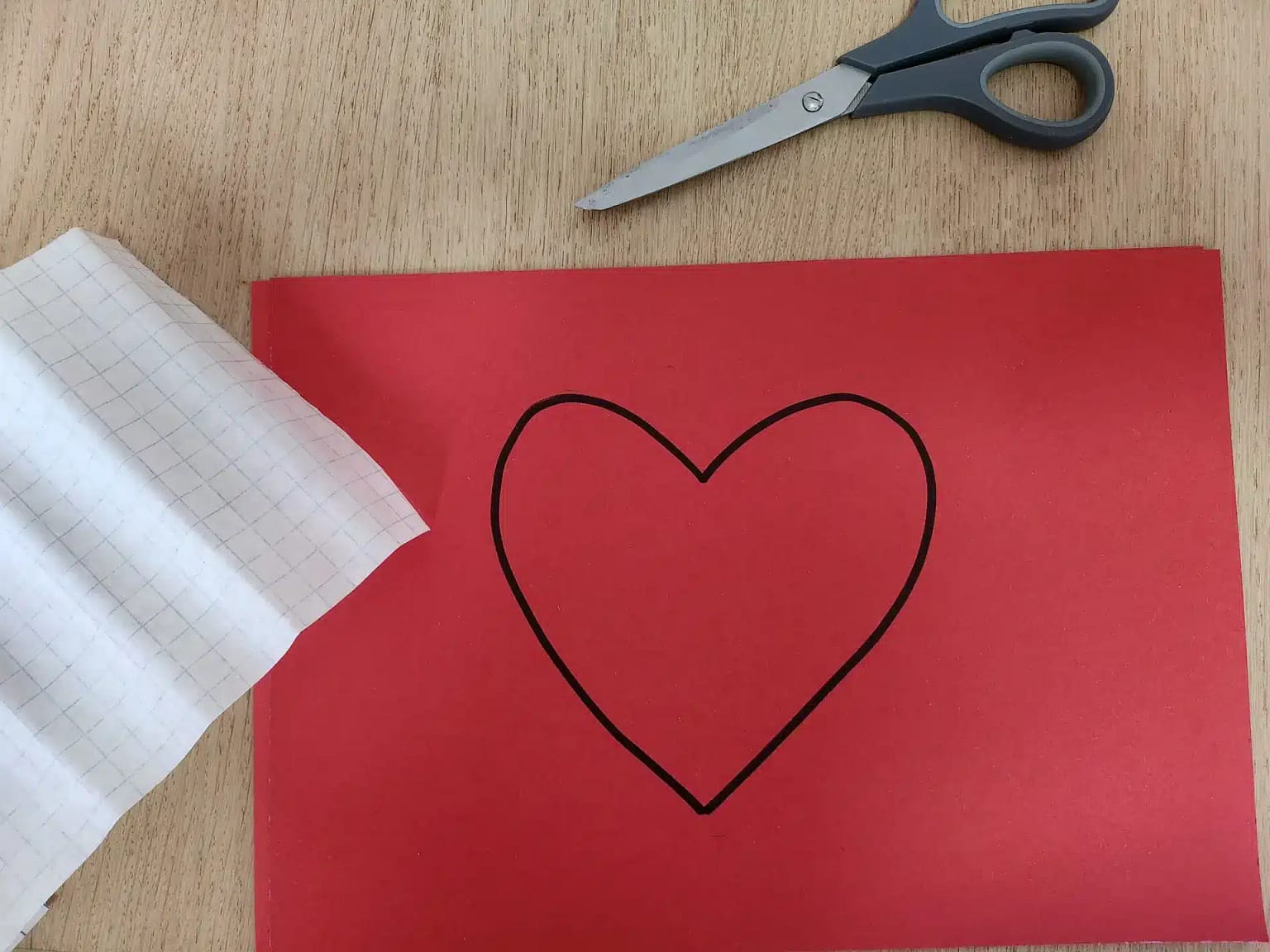 Activité créative : Le cœur pailleté – Un bricolage de Saint-Valentin adapté aux tout-petits ❤️ 3