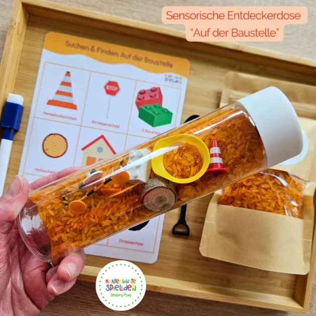 Bouteille sensorielle fait main chantier – riz orange et objets à observer pour éveil et concentration